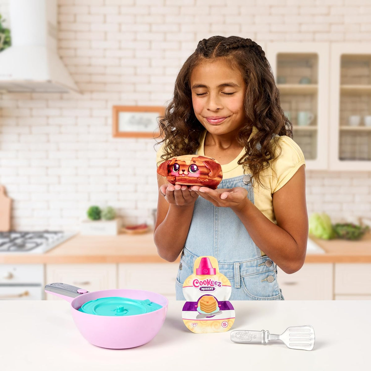 Cookeez Makery Pancake Treatz. Mix & Flip a Plush Best Friend! Place Your Pancake Mix on The Pan and Be Amazed When A Scented, Interactive Plush Friend Flips Out! Styles May Vary