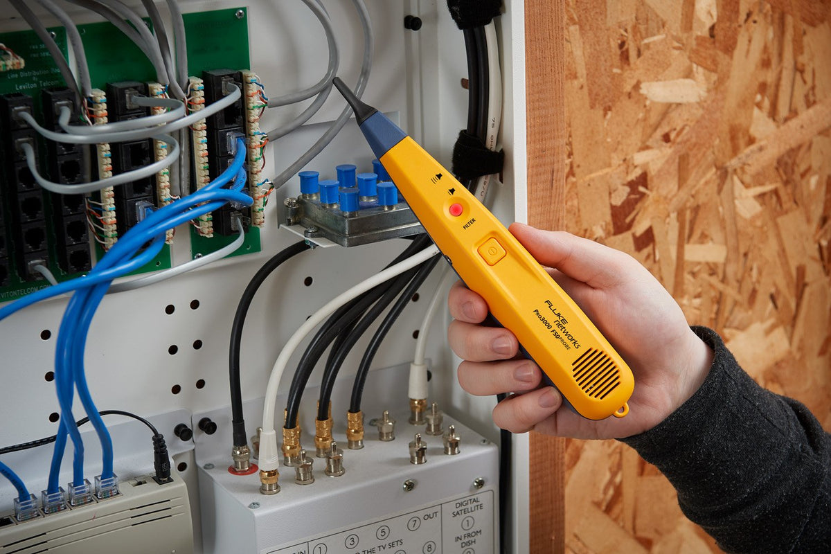 Fluke Networks 26000900 Pro3000 Tone Generator and Probe Kit with SmartTone Technology