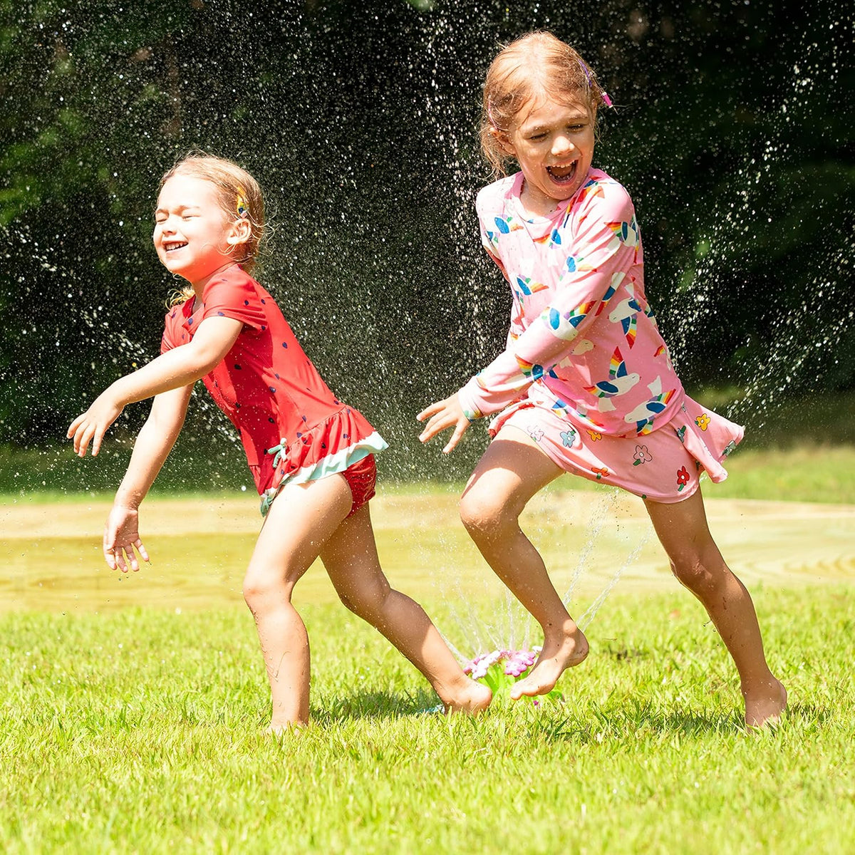 Melissa & Doug Sunny Patch Pretty Petals Flower Sprinkler Toy with Hose Attachment Toddler and Kids Outdoor Water Play Ages 3+